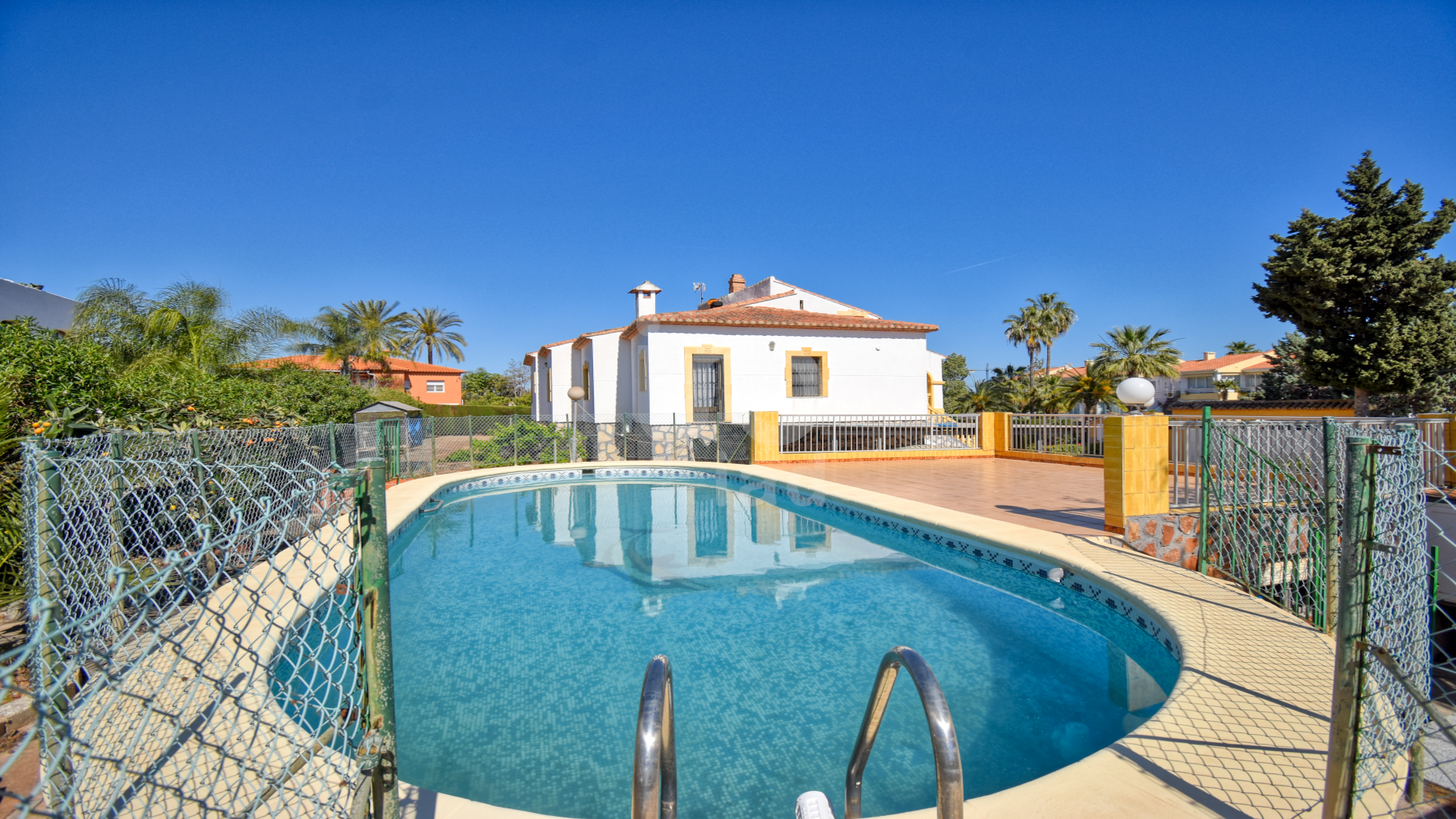 Swimming pool of House or chalet for sale in Dénia  with Air Conditioner, Heating and Terrace