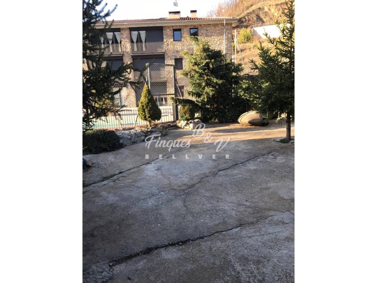Jardí de Casa o xalet de lloguer en Montellà i Martinet amb Calefacció, Terrassa i Moblat