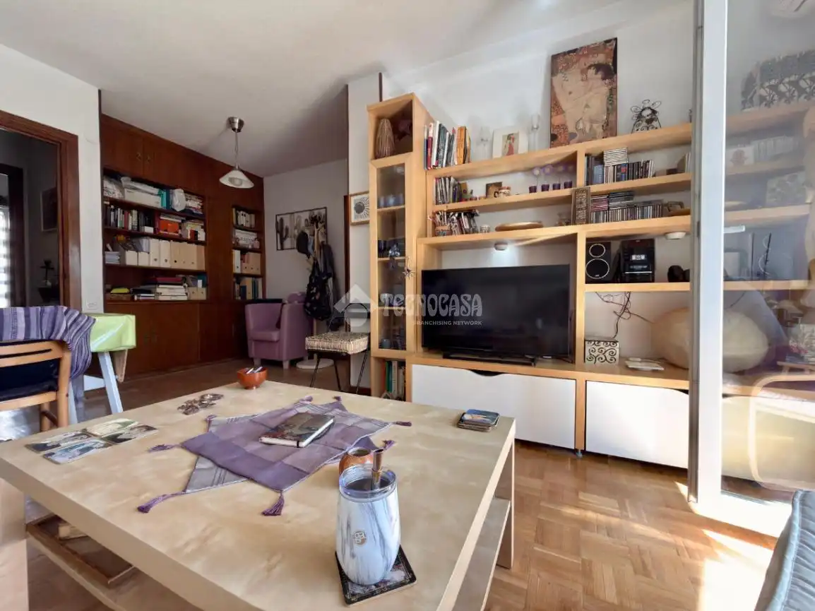 Sala d'estar de Pis en venda en Madrid amb Aire condicionat, Calefacció i Parquet