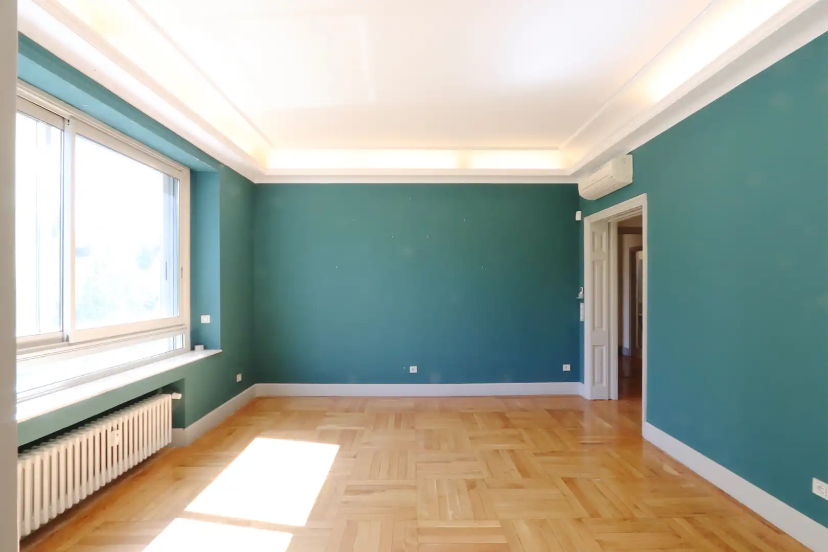Living room of Flat for rent in Madrid  with Air Conditioner, Heating and Parquet flooring