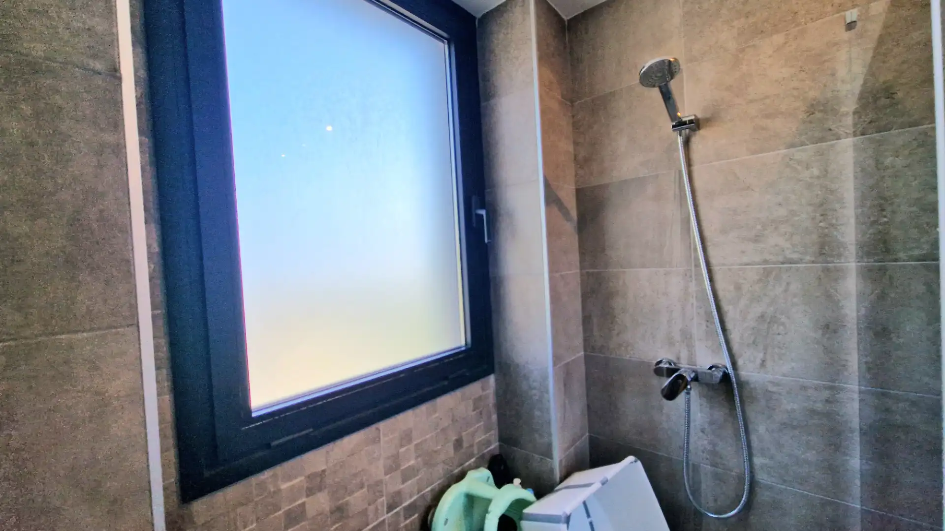 Badezimmer von Dachboden zum Verkauf in San Juan de Aznalfarache mit Klimaanlage, Abstellraum und Gemeinschaftspool