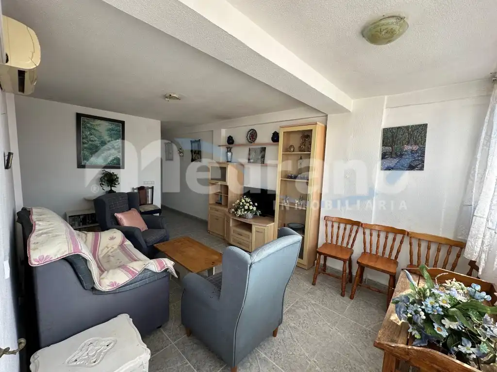 Außenansicht von Wohnung zum Verkauf in Benidorm mit Privatgarten, Schwimmbad und Möbliert