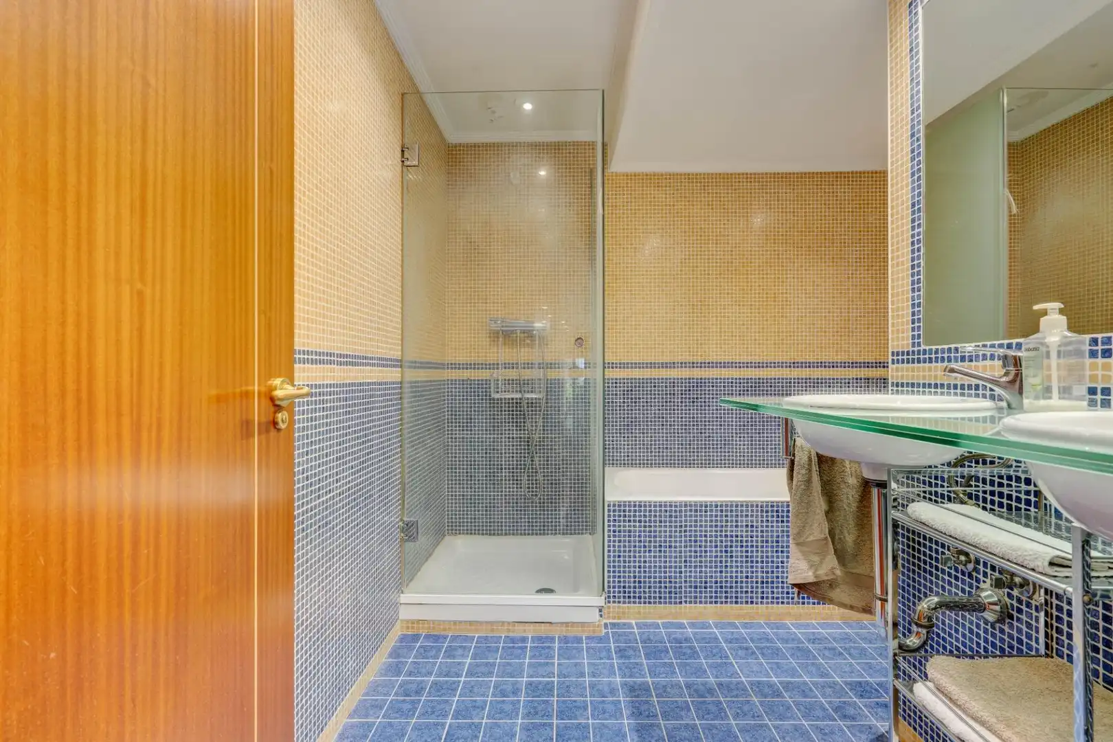 Baño de Piso en venta en Donostia - San Sebastián  con Calefacción, Trastero y Amueblado