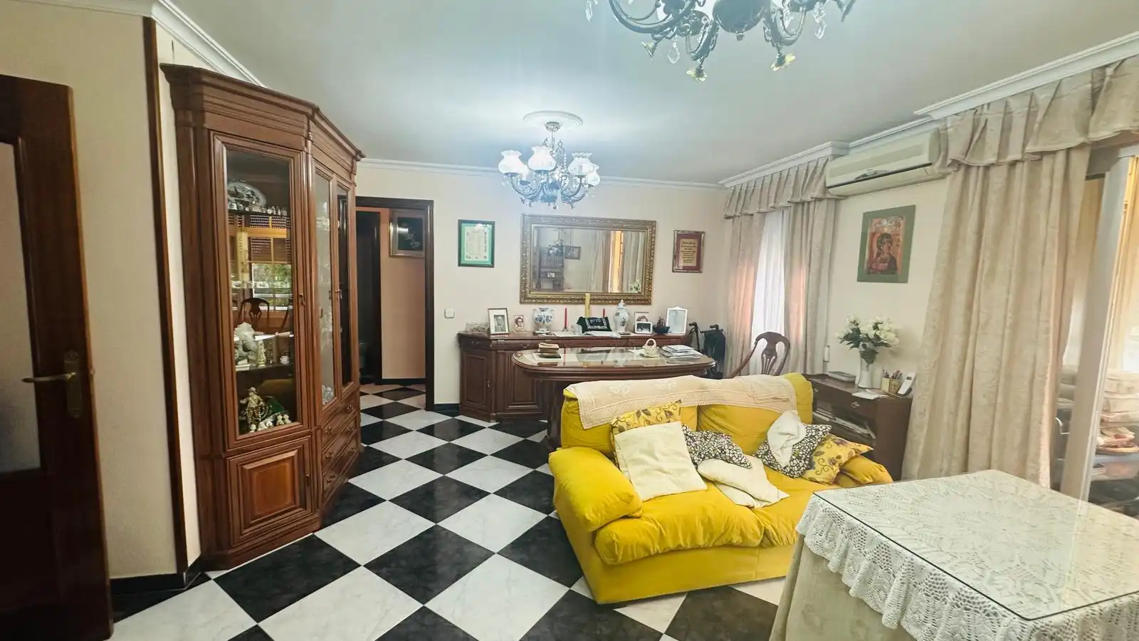 Wohnzimmer von Wohnung zum Verkauf in Sevilla mit Klimaanlage, Heizung und Terrasse