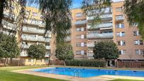 Swimming pool of Flat for sale in  Barcelona Capital  with Heating, Terrace and Community pool