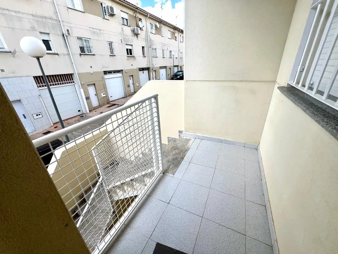 Terrasse von Einfamilien-Reihenhaus zur Miete in Plasencia mit Heizung und Möbliert