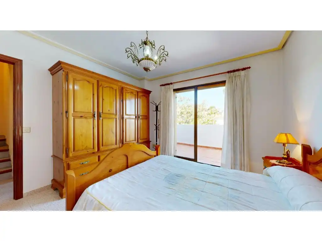 Dormitori de Casa adosada en venda en Torrent amb Aire condicionat, Calefacció i Jardí privat