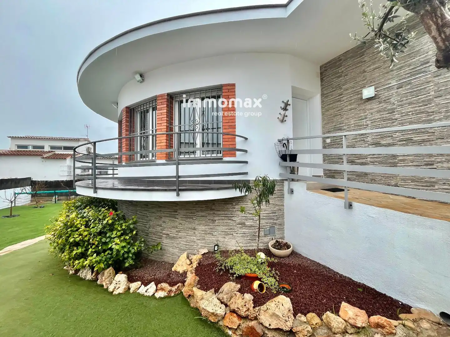 Exterior view of Houses for sale in Vilanova i la Geltrú  with Air Conditioner, Heating and Private garden