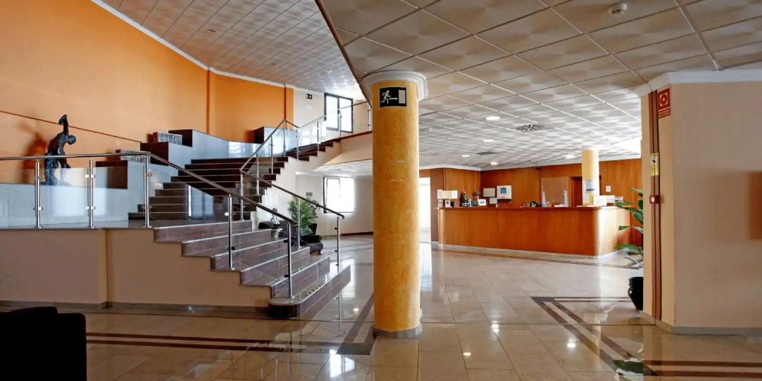 Hotel mit Pool zum Verkauf in Autovía Ruta de la Plata 8, imagen 2