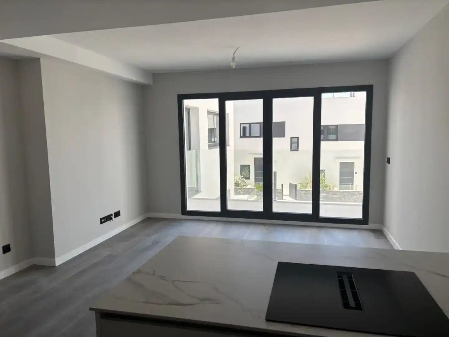 Wohnzimmer von Wohnung zur Miete in  Granada Capital mit Schwimmbad und Balkon