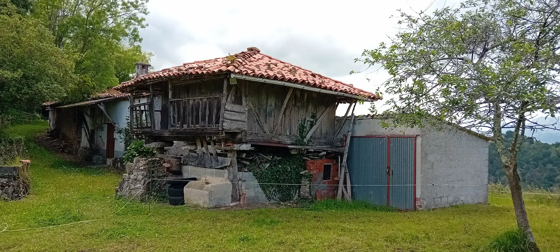 Exterior view of Houses for sale in Parres  with Private garden and Furnished
