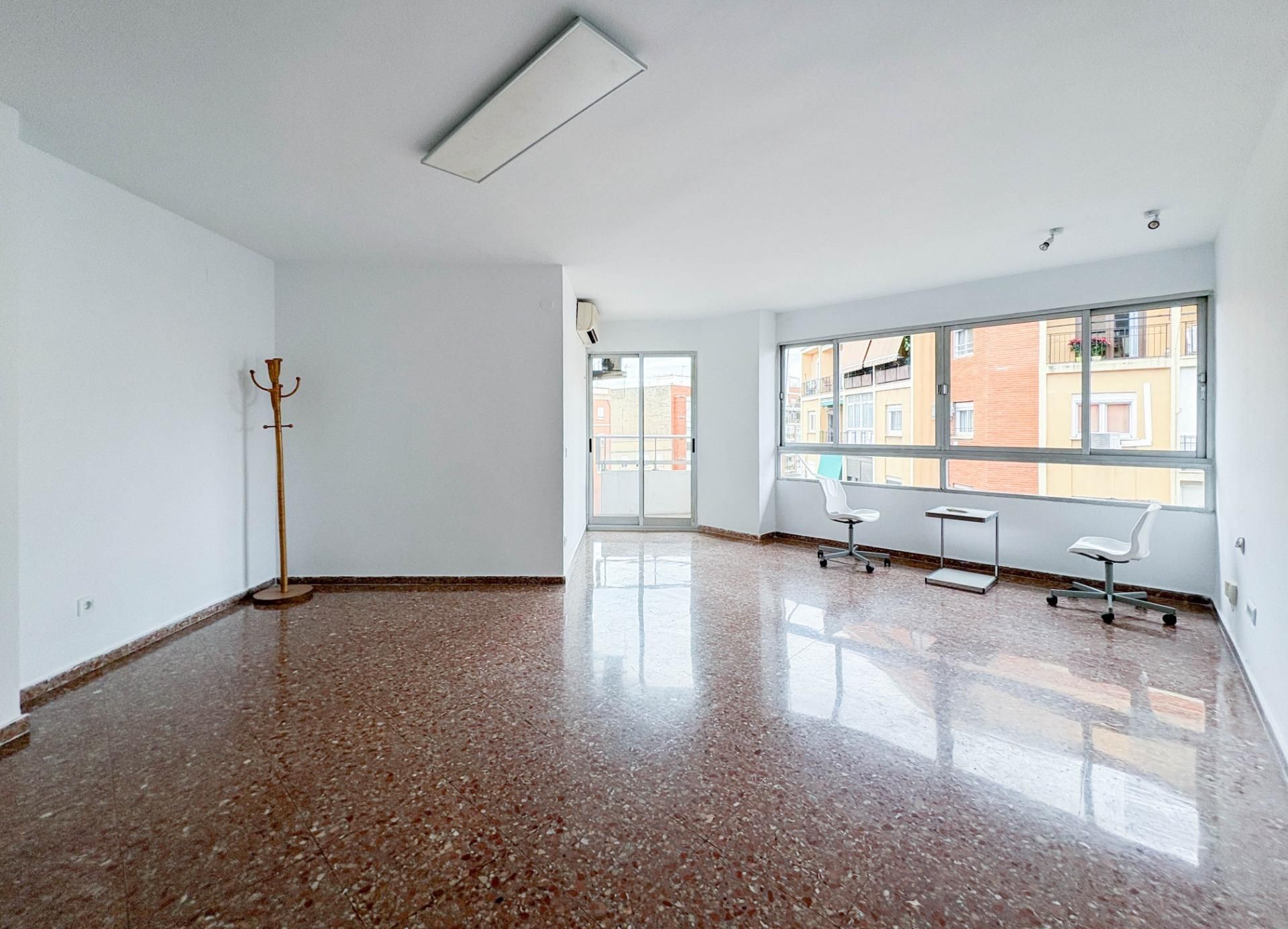 Flat to rent in  Valencia Capital  with Air Conditioner