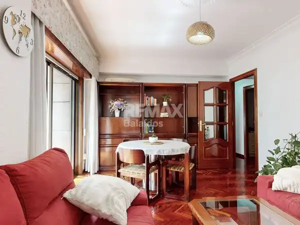 Living room of Flat for sale in Vigo   with Heating, Parquet flooring and Terrace