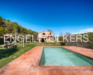 Exterior view of Country house for sale in Lladó  with Air Conditioner, Terrace and Swimming Pool