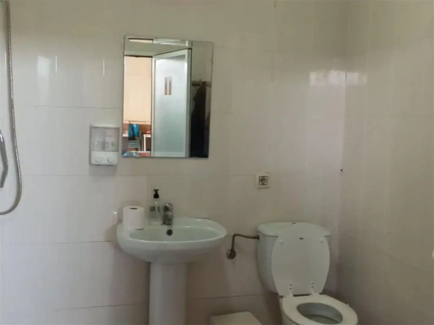 Bathroom of Flat for sale in Marmolejo  with Air Conditioner, Private garden and Storage room
