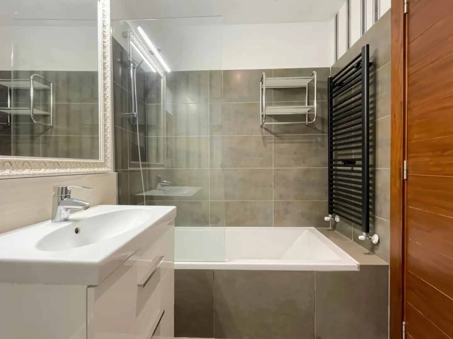 Bathroom of Flat for sale in El Rompido, Huelva