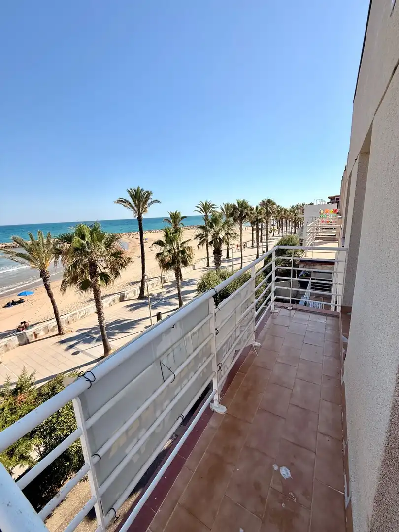 Vista exterior de Casa adosada en venta en Prat de Vilanova