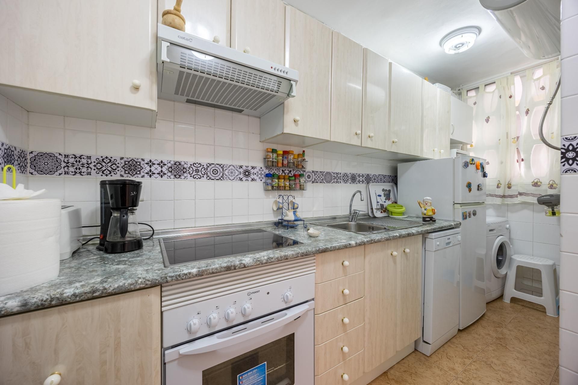 Cuina de Apartament en venda en Benidorm amb Piscina comunitària