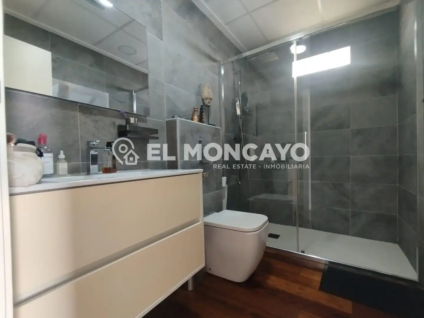 Bathroom of Detached homes for rent in Daya Vieja  with Air Conditioner, Parquet flooring and Terrace