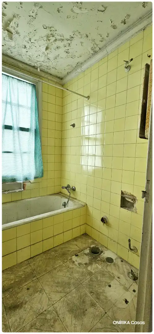 Bany de Casa o xalet en venda en Lugo amb Jardí privat, Parquet i Traster