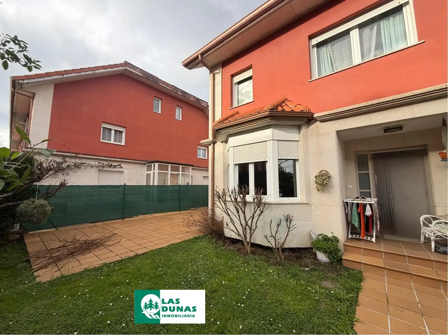 Vista exterior de Casa adosada en venda en Piélagos amb Calefacció, Jardí privat i Parquet