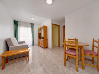 Schlafzimmer von Wohnungen zum verkauf in Torrevieja mit Terrasse, Schwimmbad und Balkon