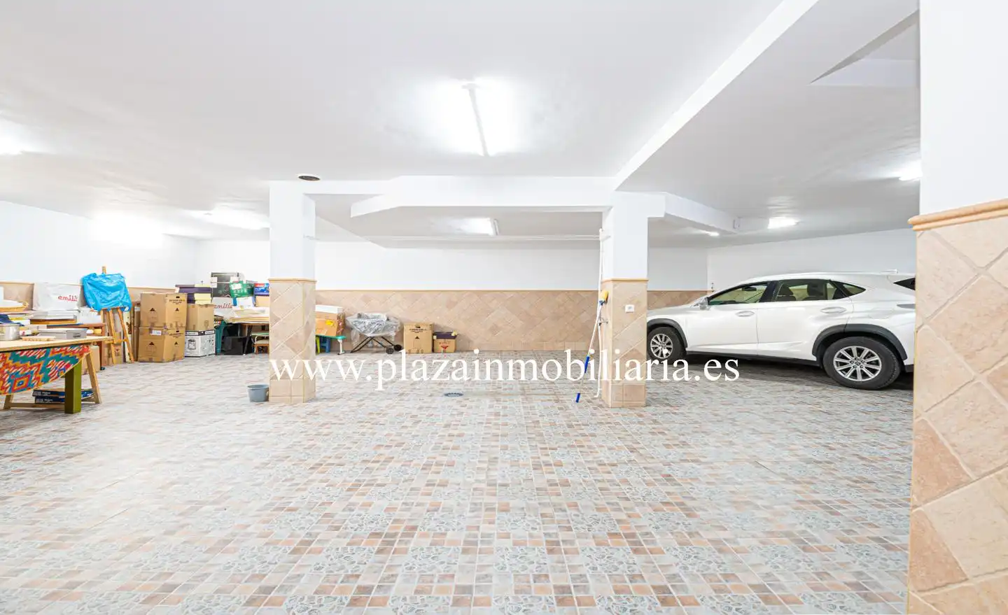 Parking of Houses for sale in Lucena