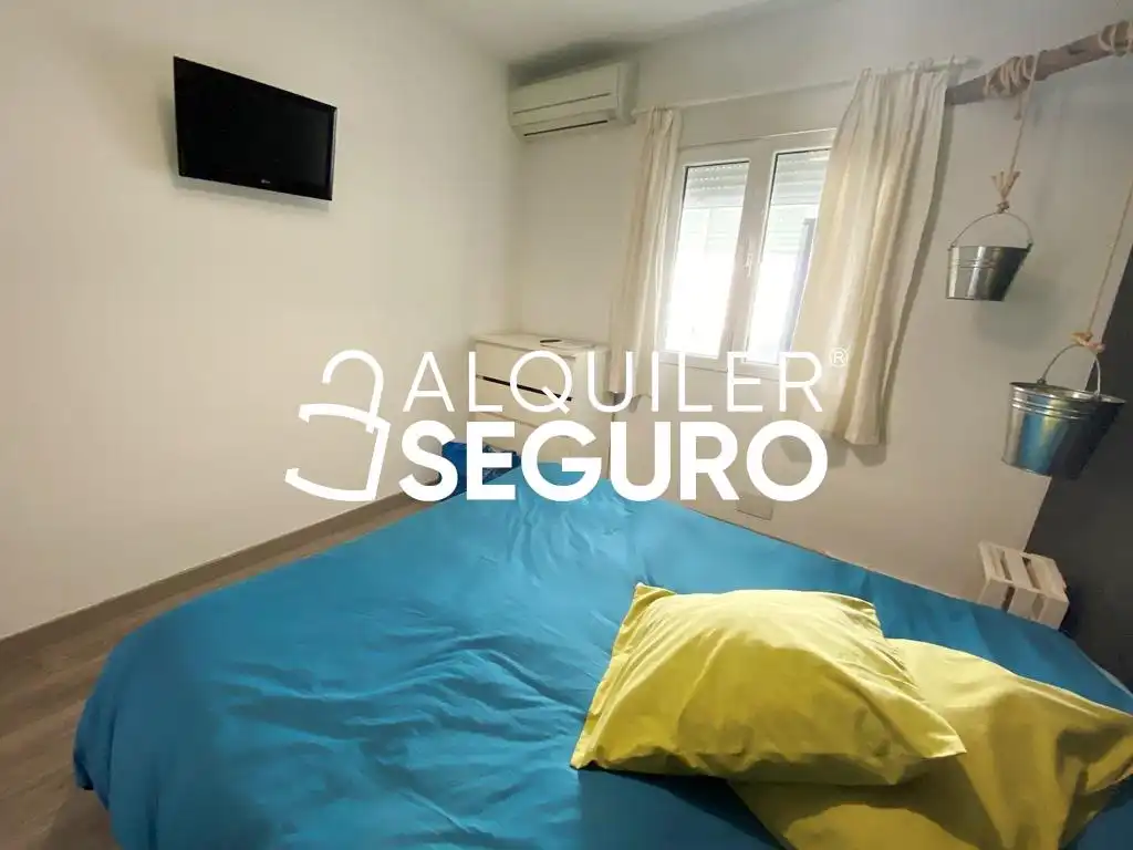 Bedroom of Flat for rent in Madrid  with Air Conditioner, Heating and Terrace