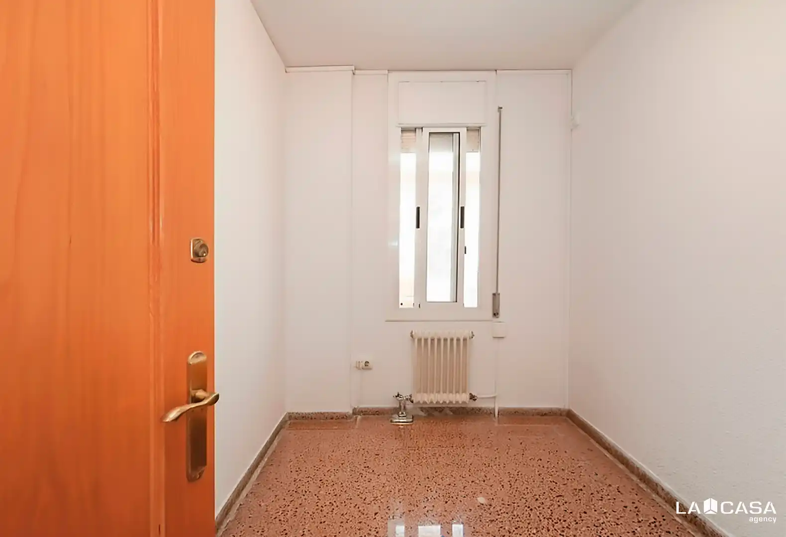 Piso en venta en Barcelona con Calefacción, Trastero y Balcón
