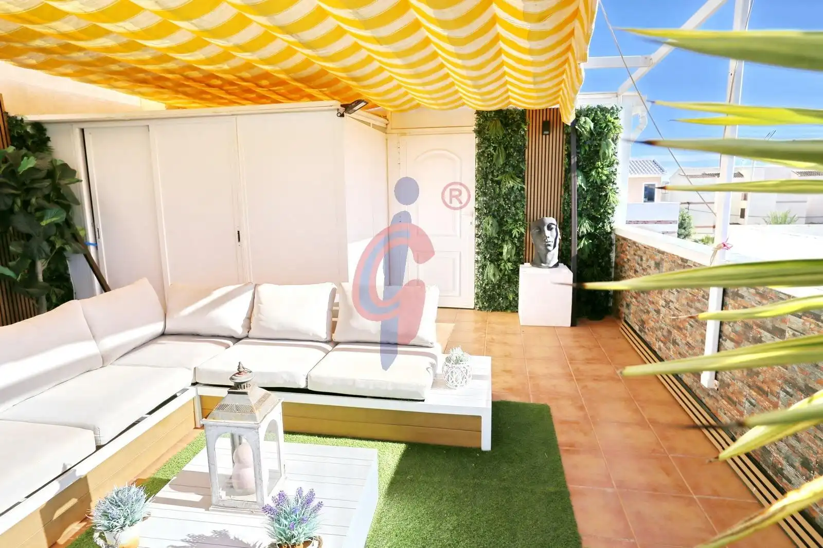 Terrasse von Dachboden zum Verkauf in Guardamar del Segura mit Klimaanlage, Terrasse und Möbliert