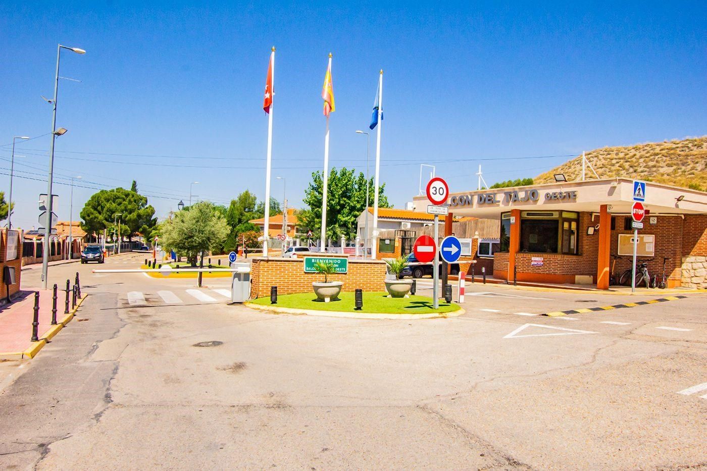 Vista exterior de Casa o xalet en venda en Colmenar de Oreja amb Calefacció