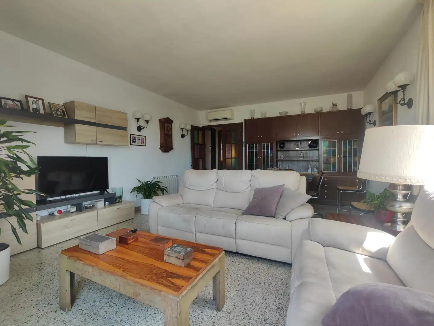 Sala d'estar de Casa o xalet en venda en Vallbona d'Anoia amb Aire condicionat, Jardí privat i Terrassa