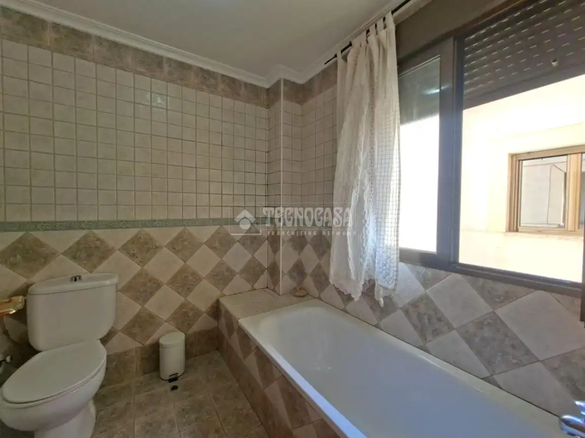 Bany de Pis en venda en Guadix amb Terrassa
