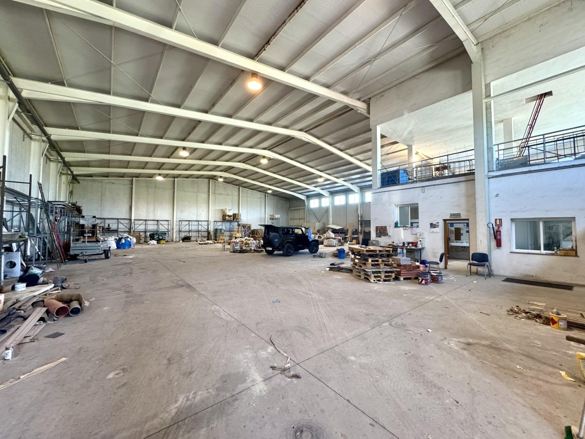 Industrial buildings to rent in Jacarilla