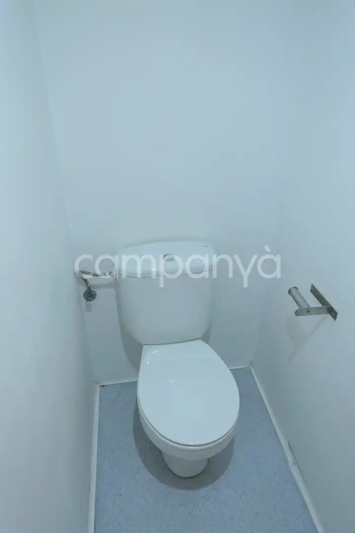 Badezimmer von Büro zur Miete in Sant Andreu