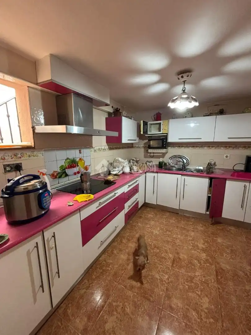 Cuina de Casa adosada en venda en Andújar amb Aire condicionat i Moblat