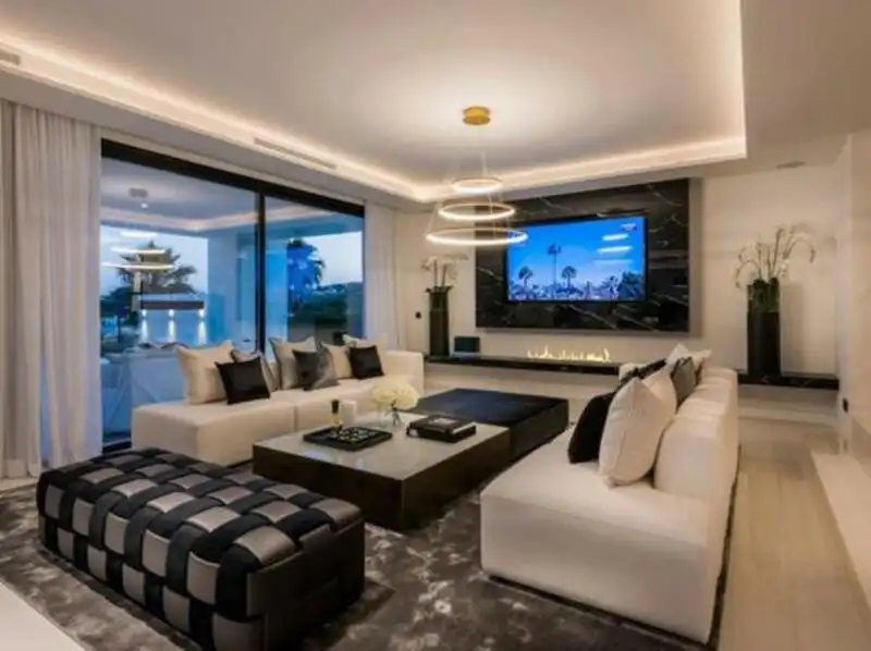 Sala d'estar de Casa o xalet de lloguer en Marbella amb Aire condicionat, Calefacció i Jardí privat