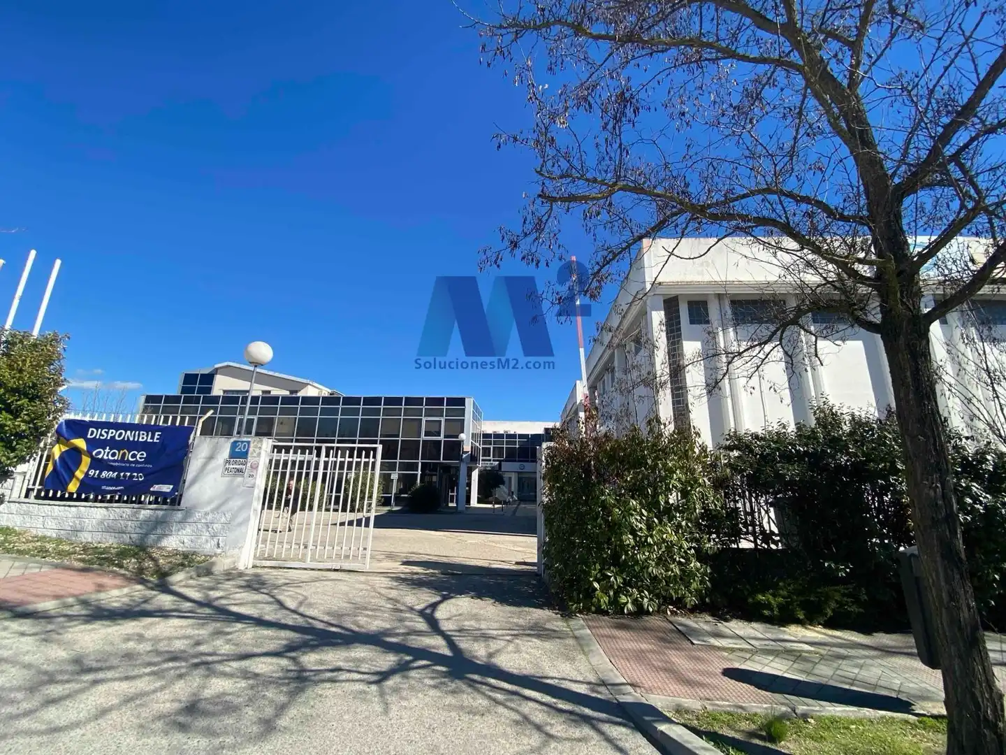 Vista exterior de Nave industrial en venta en Tres Cantos
