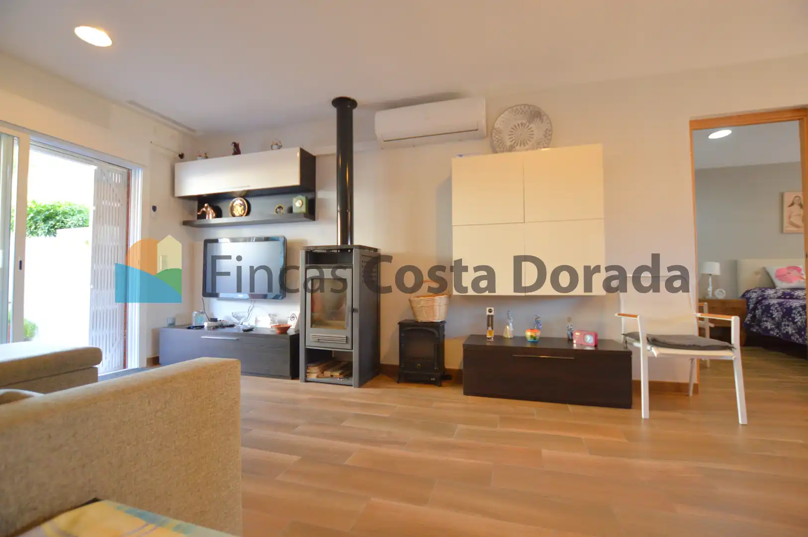 Living room of Ground floor for sale in Cubelles  with Air Conditioner, Terrace and Storage room