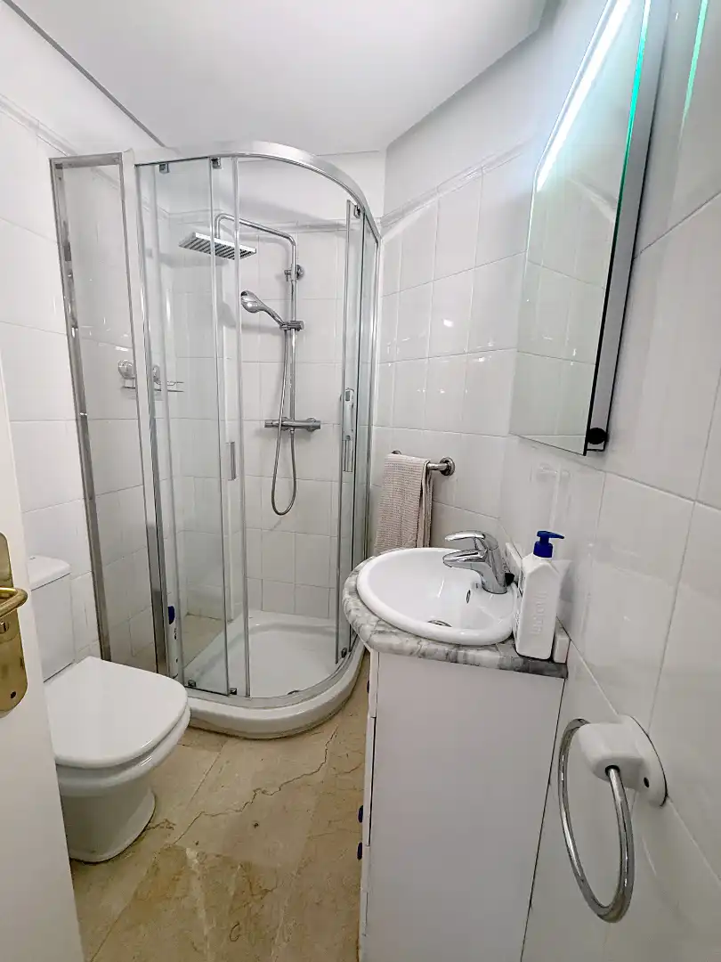 Baño de Piso de alquiler en Las Palmas de Gran Canaria con Trastero, Horno y Lavadora