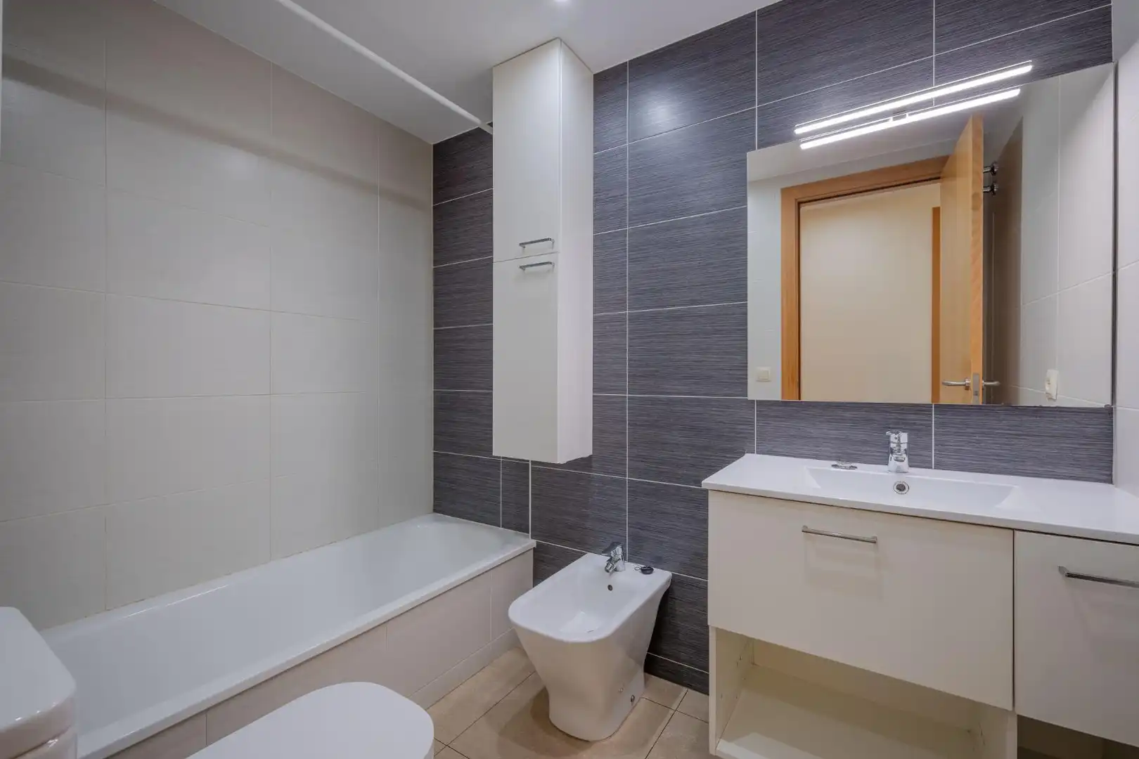 Badezimmer von Wohnung zur Miete in Salt