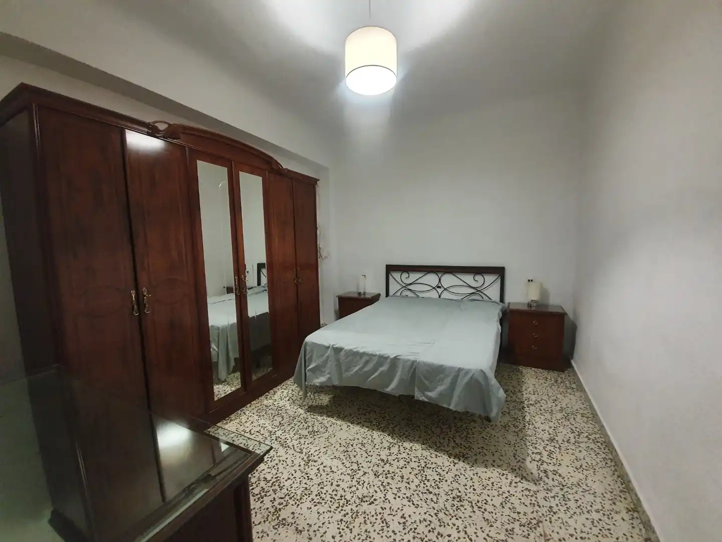 Dormitori de Pis en venda en Guadix amb Moblat i Balcó