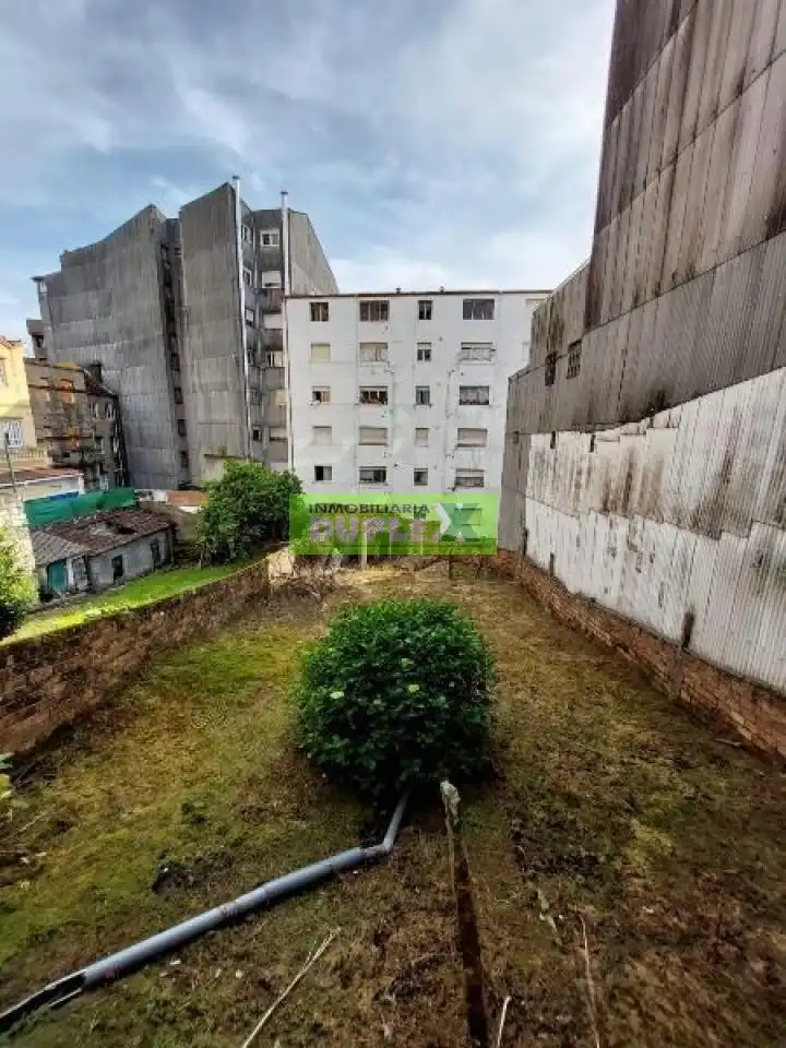 Casa o chalet en venta en Pontevedra Capital  con Calefacción, Jardín privado y Trastero