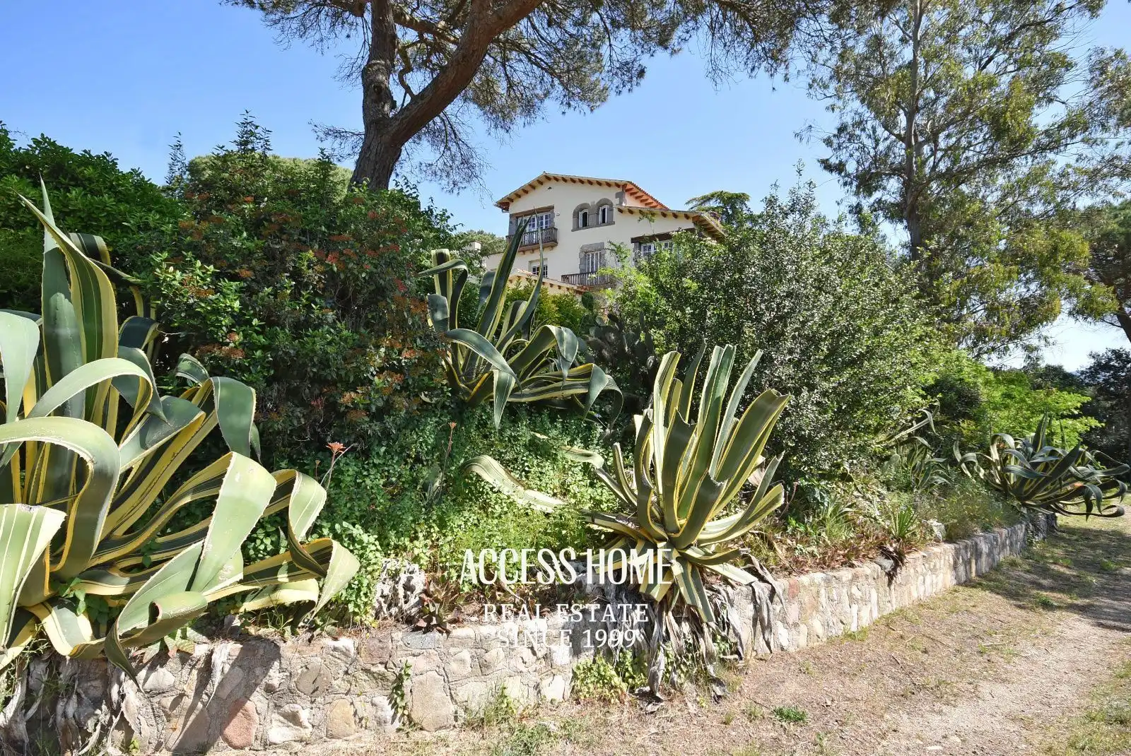 Vista exterior de Casa o xalet en venda en Montornès del Vallès amb Aire condicionat, Calefacció i Jardí privat