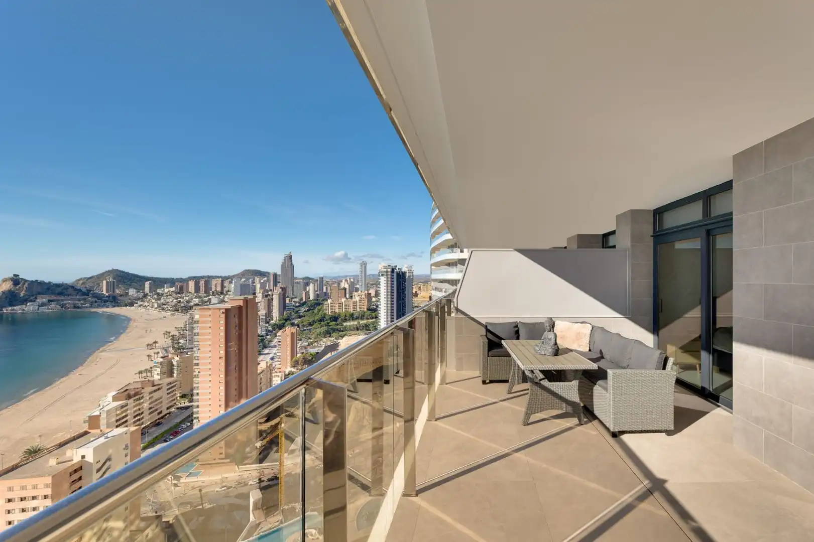 Piso con piscina en venta en Avenida República Argentina 17, imagen 3