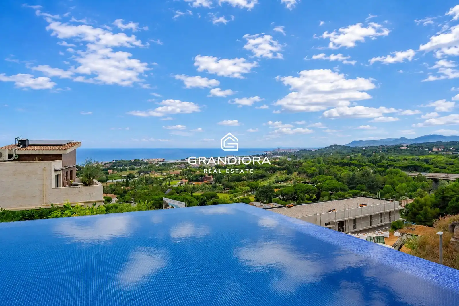 Detached house with pool for sale in Calle del Mirador, imagen 3