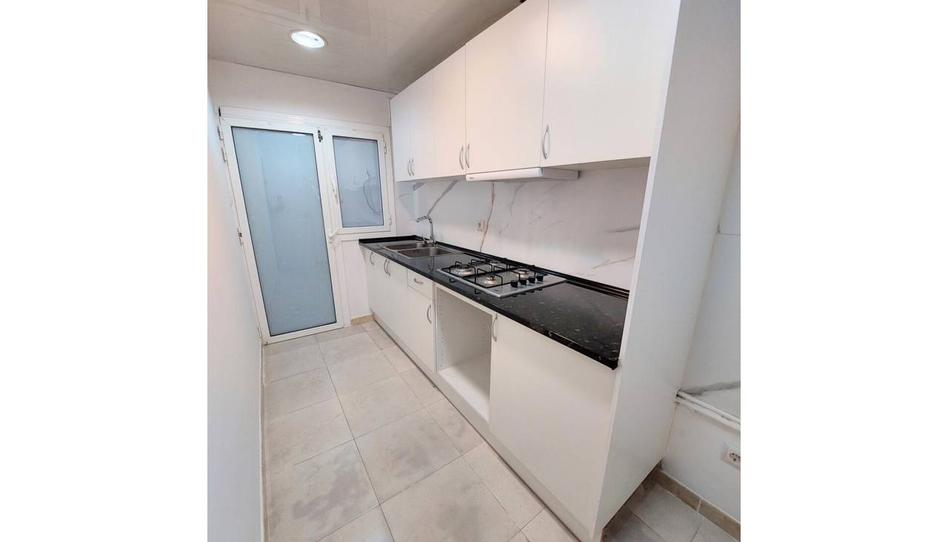 Foto 1 de Piso en venta en Les Arenes - La Grípia  Can Montllor, Barcelona