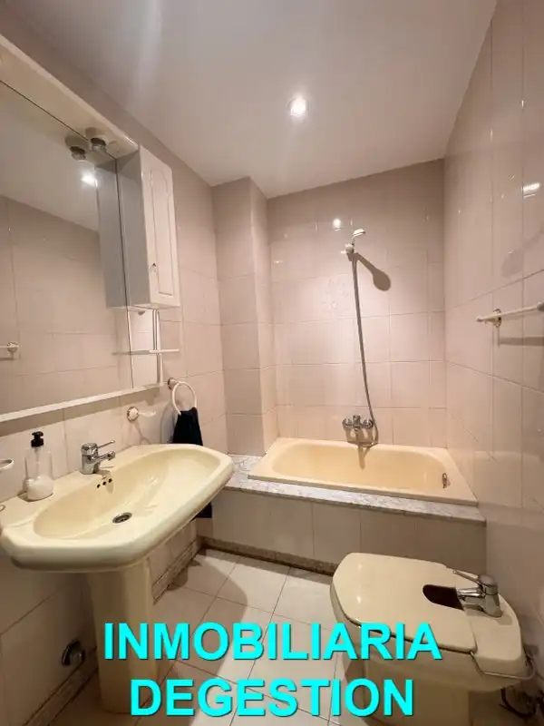 Bany de Apartament en venda en Linares amb Aire condicionat, Calefacció i Balcó