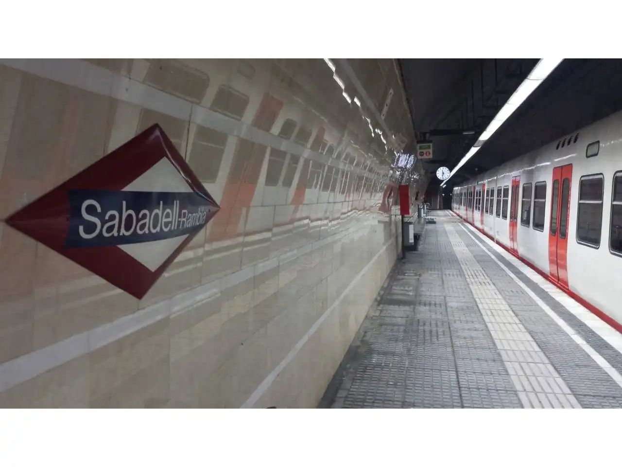 Vista exterior de Casa o xalet en venda en Sabadell amb Aire condicionat, Calefacció i Parquet