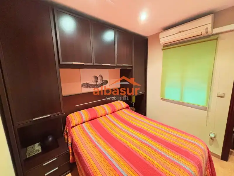 Dormitori de Casa o xalet en venda en Córdoba amb Aire condicionat i Moblat
